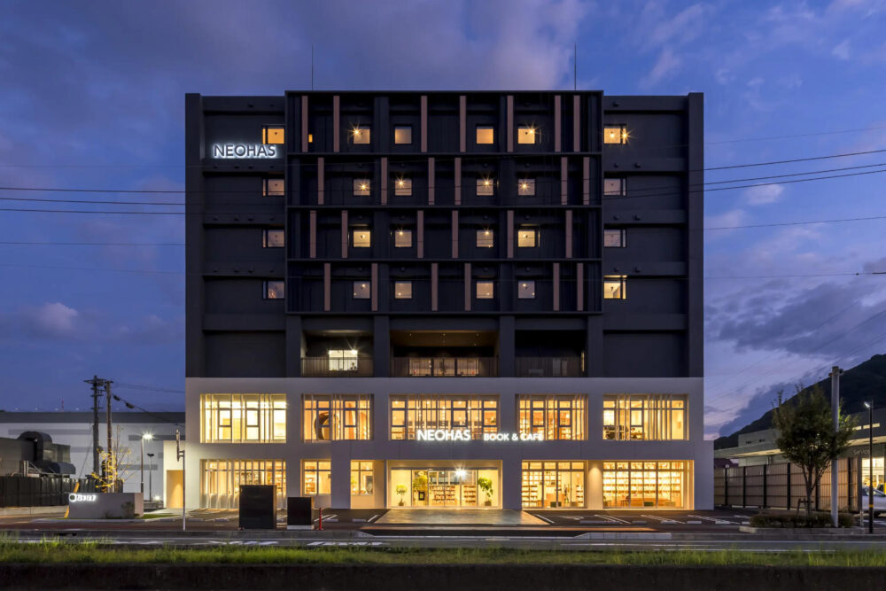 ねをはす Book&Hotel